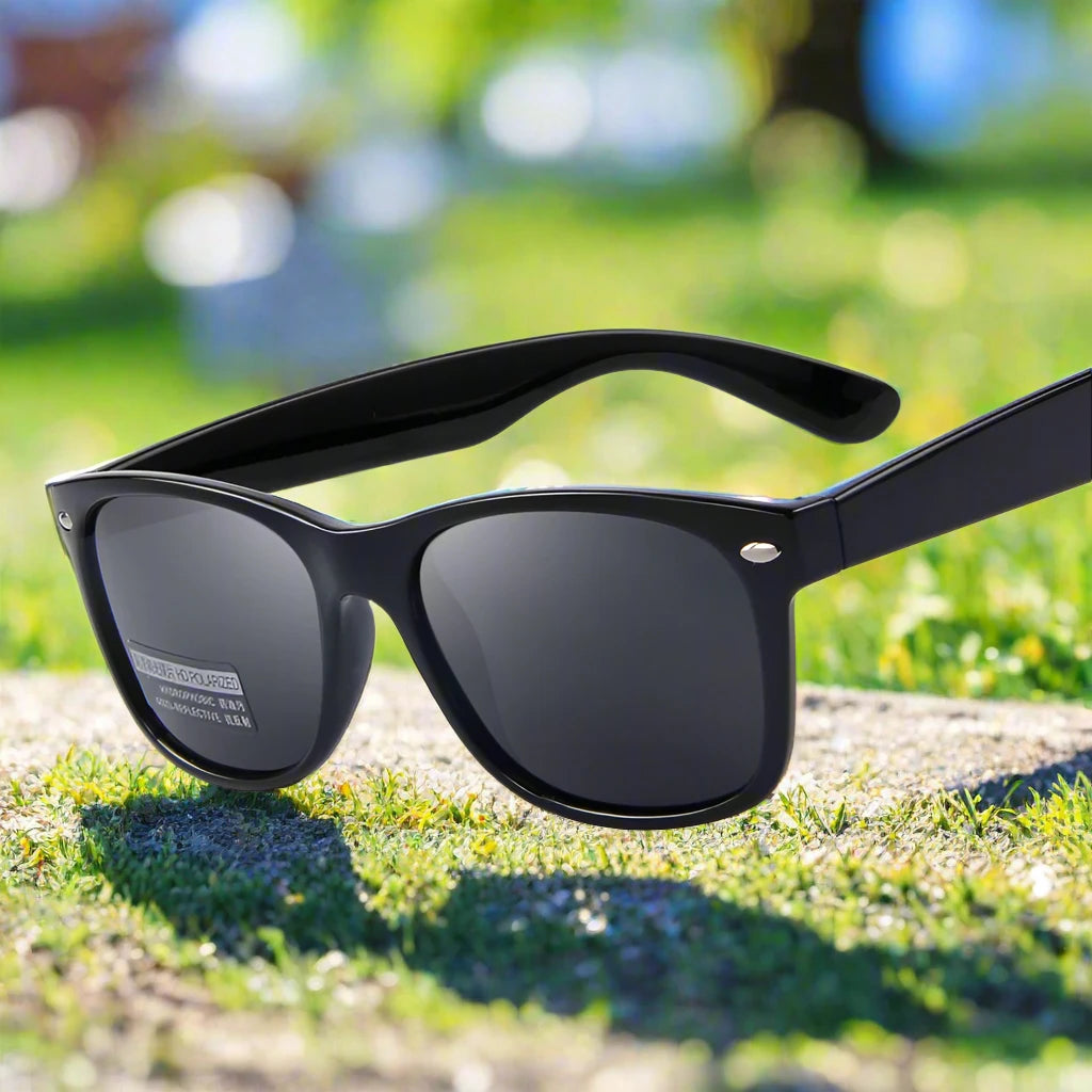 Men Polarized Sunglasses Classic Men Retro Rivet Shades Brand Designer Sun glasses UV400 S683